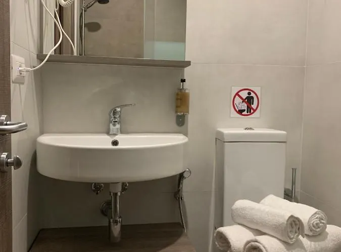 Alojamento de Acomodação e Pequeno-almoço S. Pietro 4*